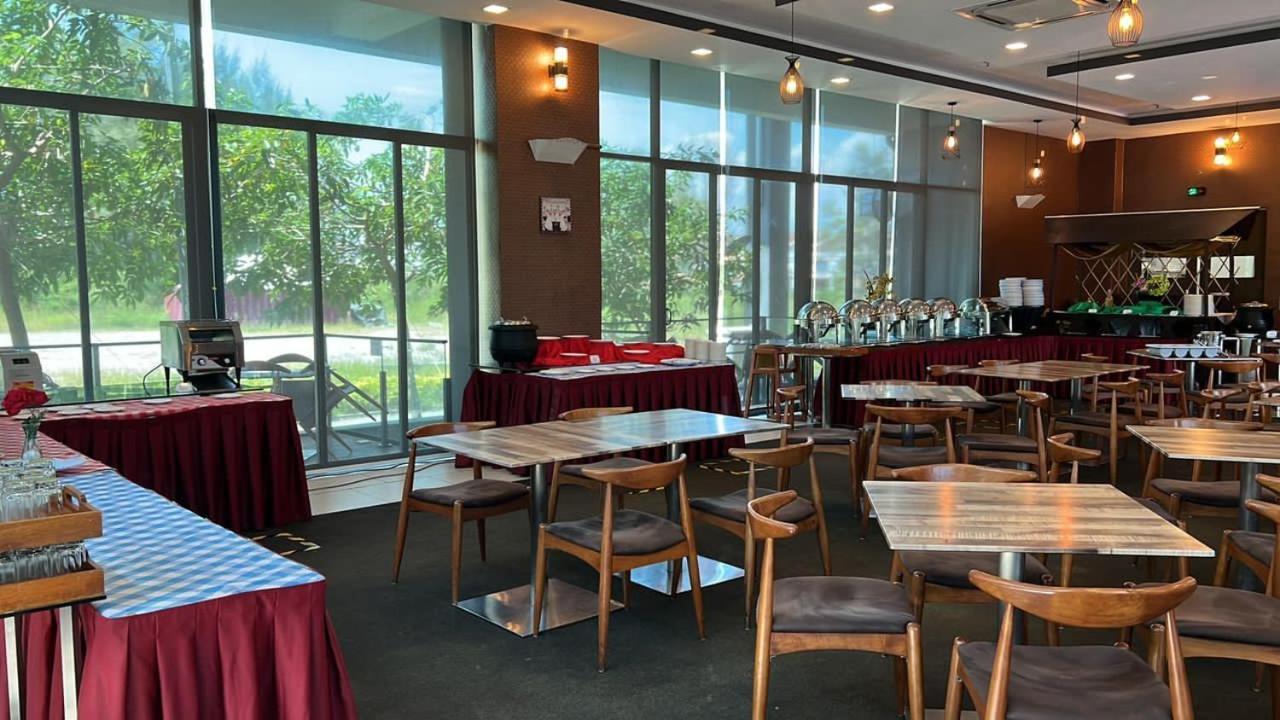 D'Wharf Hotel & Serviced Residence Port Dickson Exteriör bild